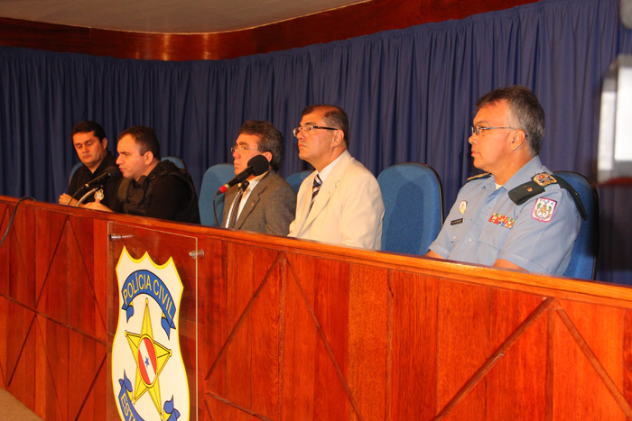 
        
            Polícia apresenta assassinos de extrativistas
        
    