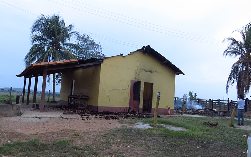 
        
            Fazenda é invadida em Eldorado dos Carajás
        
    