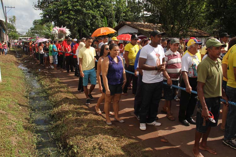 
        
            Benevides homenageia Nossa Senhora do Carmo
        
    