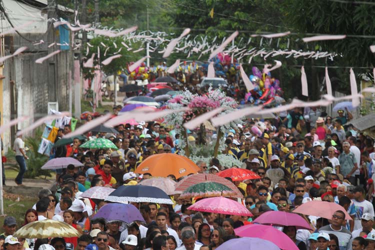 
        
            Benevides homenageia Nossa Senhora do Carmo
        
    