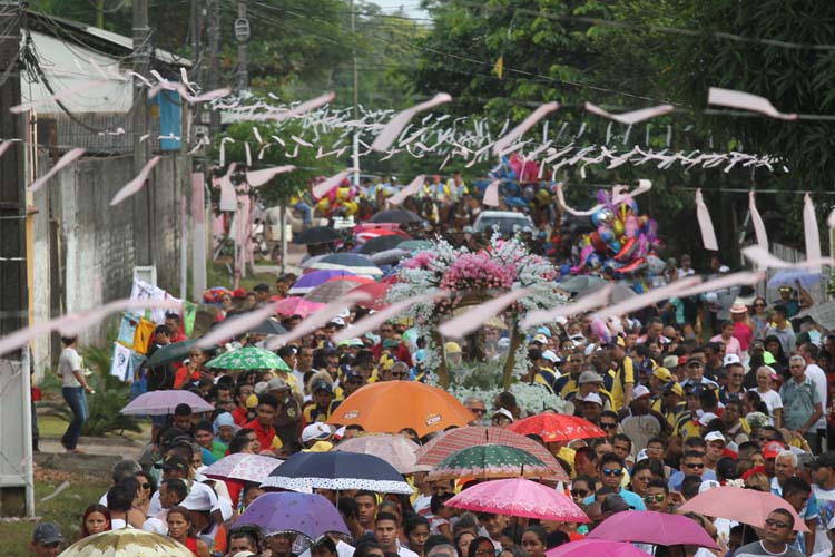 
        
            Benevides homenageia Nossa Senhora do Carmo
        
    