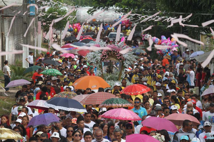
        
            Benevides homenageia Nossa Senhora do Carmo
        
    