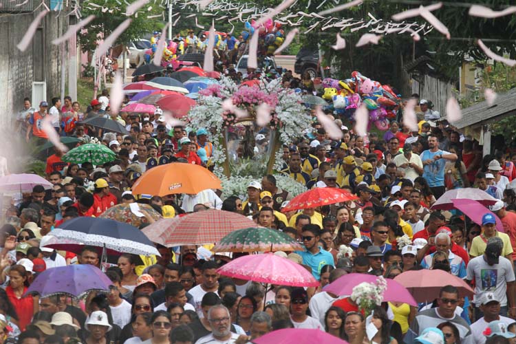 
        
            Benevides homenageia Nossa Senhora do Carmo
        
    