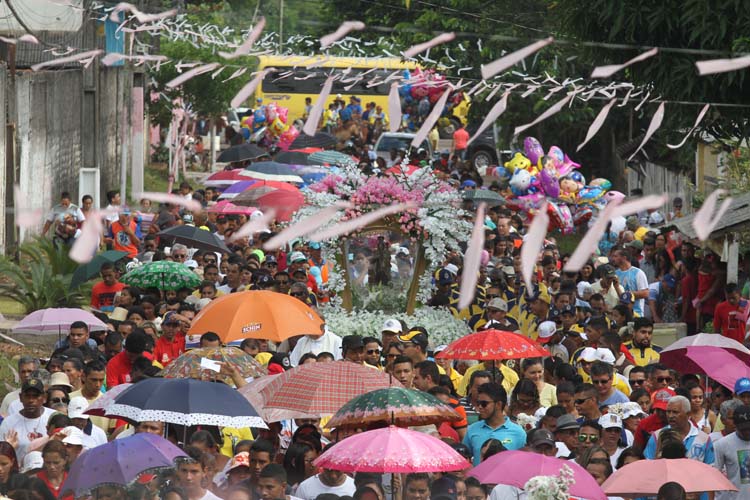 
        
            Benevides homenageia Nossa Senhora do Carmo
        
    