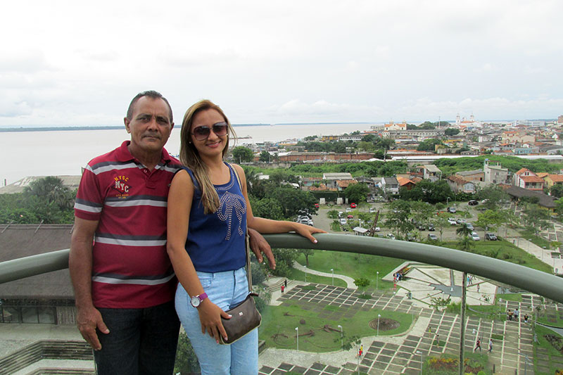
        
            DOL homenageia pais com galeria de fotos
        
    