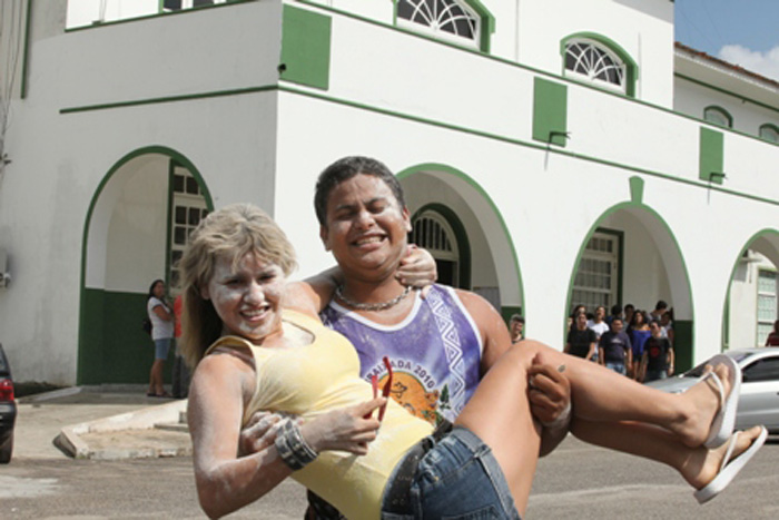 
        
            Calouros comemoram aprovação no vestibular da Ufra
        
    