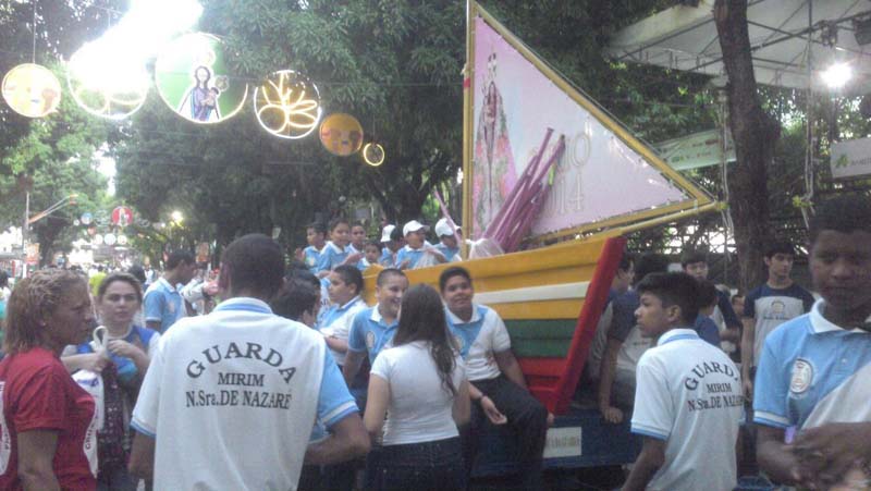 
        
            Festa da fé e devoção nas ruas de Belém
        
    