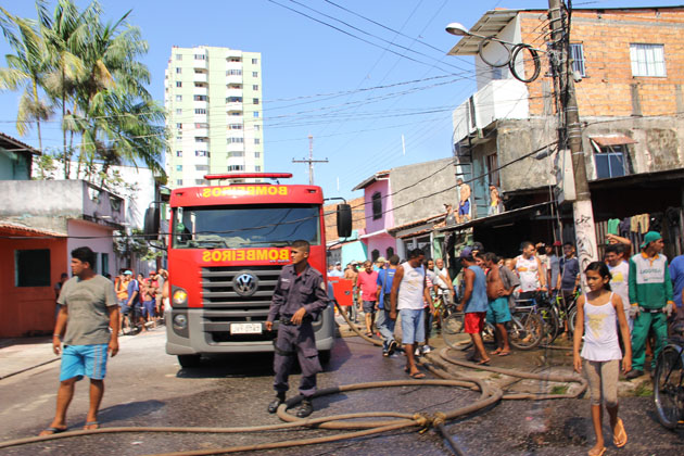 
        
            Incêndio destruiu cinco casas na Sacramenta
        
    