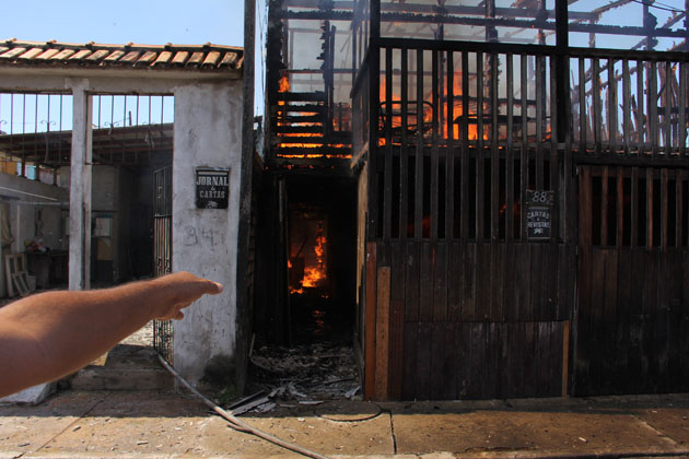 
        
            Incêndio destruiu cinco casas na Sacramenta
        
    