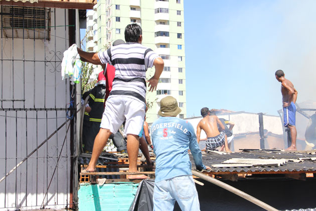 
        
            Incêndio destruiu cinco casas na Sacramenta
        
    