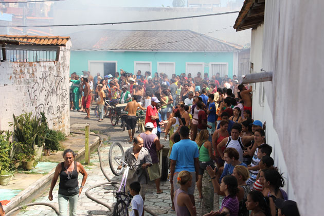 
        
            Incêndio destruiu cinco casas na Sacramenta
        
    
