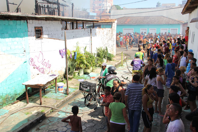 
        
            Incêndio destruiu cinco casas na Sacramenta
        
    