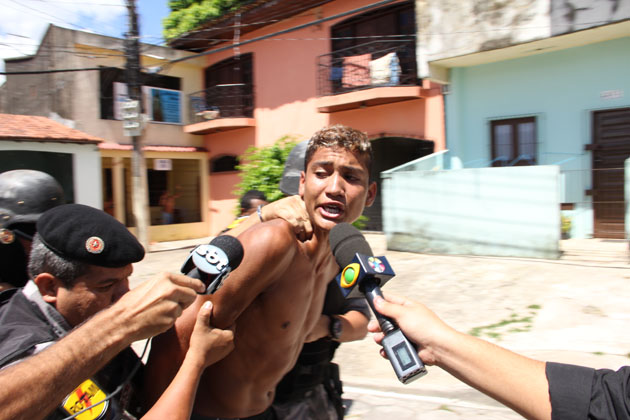 
        
            Mulher é baleada em assalto no Telégrafo
        
    