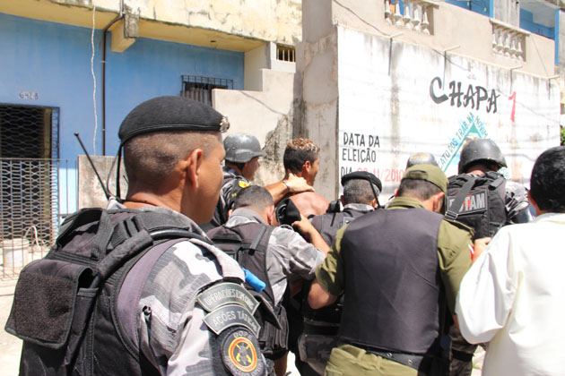 
        
            Mulher é baleada em assalto no Telégrafo
        
    