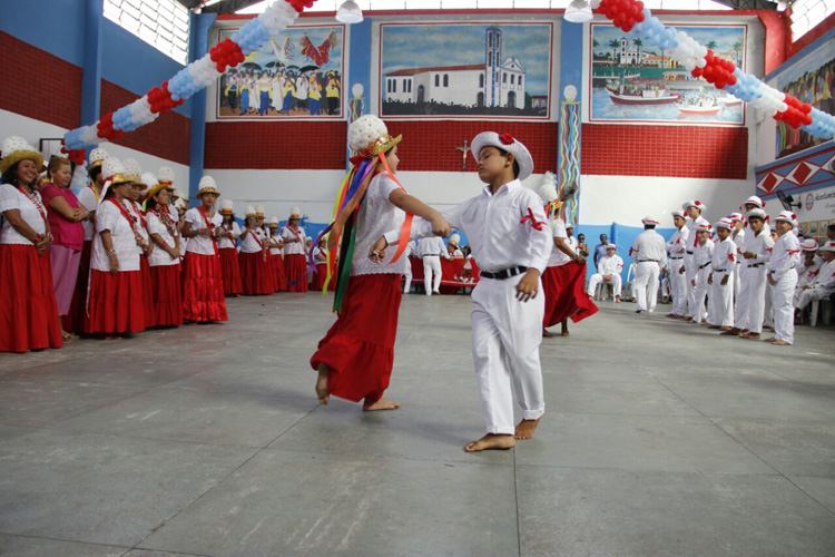 
        
            Fiéis rendem homenagens à São Benedito em Bragança
        
    