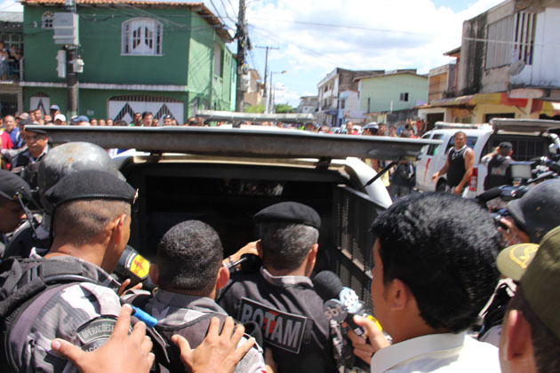 
        
            Mulher é baleada em assalto no Telégrafo
        
    