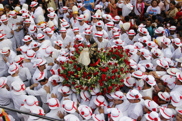 
        
            Fiéis rendem homenagens à São Benedito em Bragança
        
    