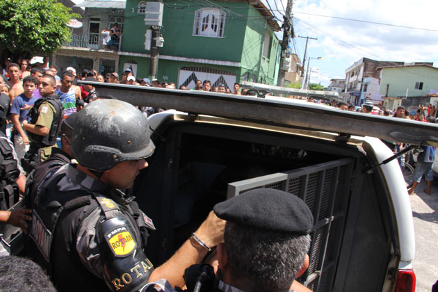 
        
            Mulher é baleada em assalto no Telégrafo
        
    