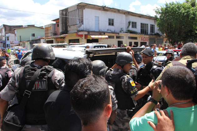 
        
            Mulher é baleada em assalto no Telégrafo
        
    