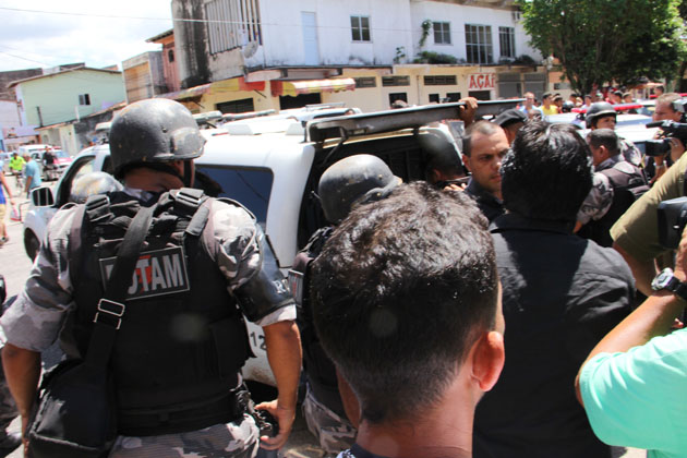 
        
            Mulher é baleada em assalto no Telégrafo
        
    