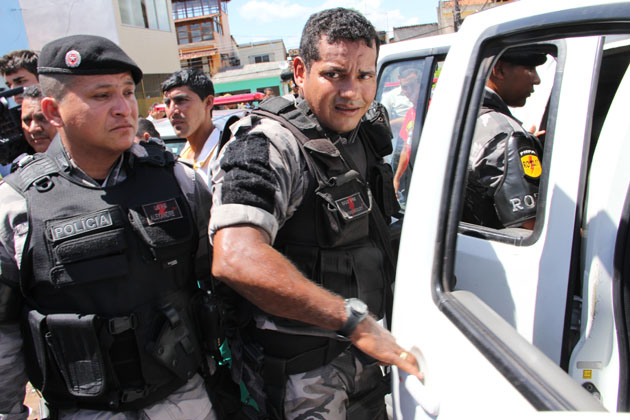 
        
            Mulher é baleada em assalto no Telégrafo
        
    