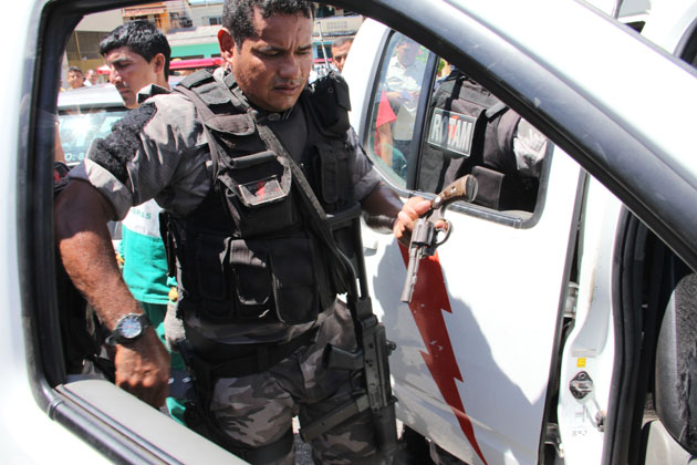 
        
            Mulher é baleada em assalto no Telégrafo
        
    