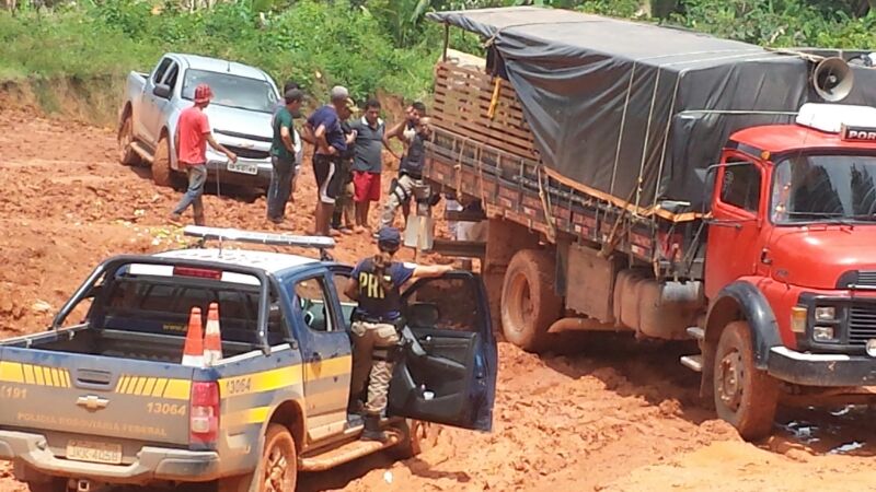 
        
            Atoleiro de mais de 10 km deixa Transamazônica intrafegável
        
    