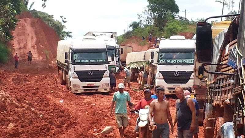 
        
            Atoleiro de mais de 10 km deixa Transamazônica intrafegável
        
    