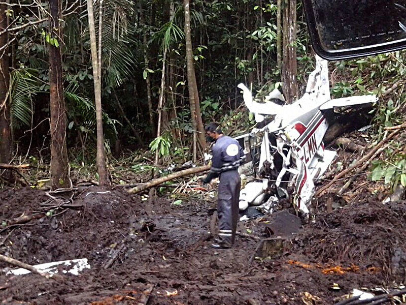 
        
            Jacareacanga: continua retirada dos destroços de bimotor
        
    