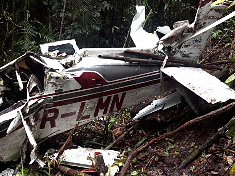 
        
            Jacareacanga: continua retirada dos destroços de bimotor
        
    