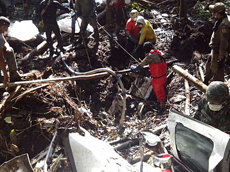 
        
            Jacareacanga: continua retirada dos destroços de bimotor
        
    