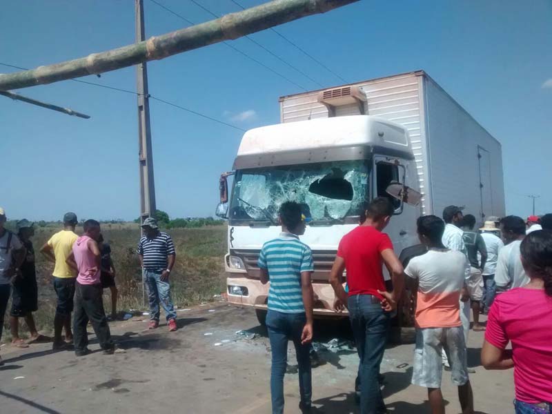 
        
            Rodovia BR-155 é interditada por MST
        
    