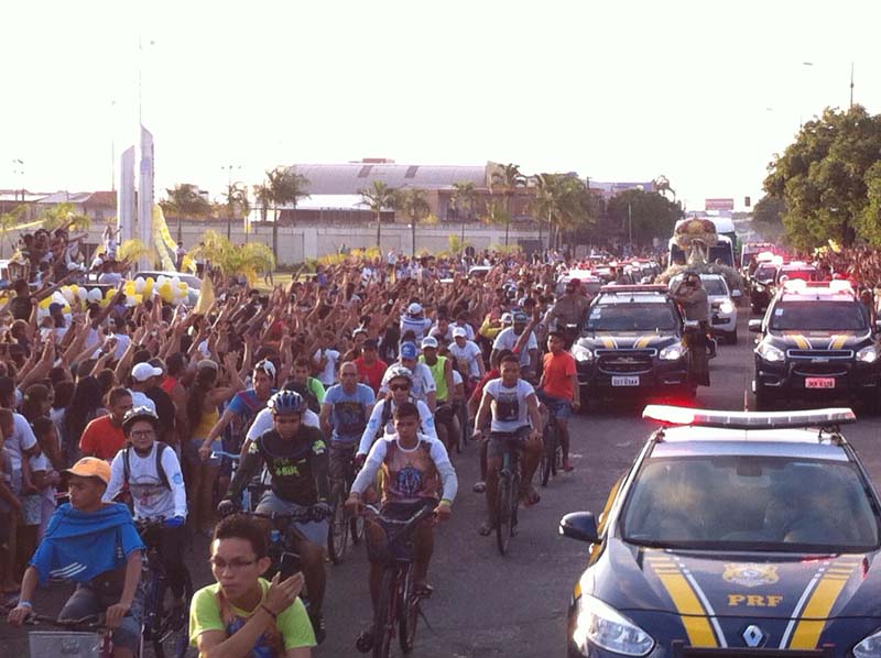 
        
            Centenas de fiéis acompanharam a Moto Romaria
        
    