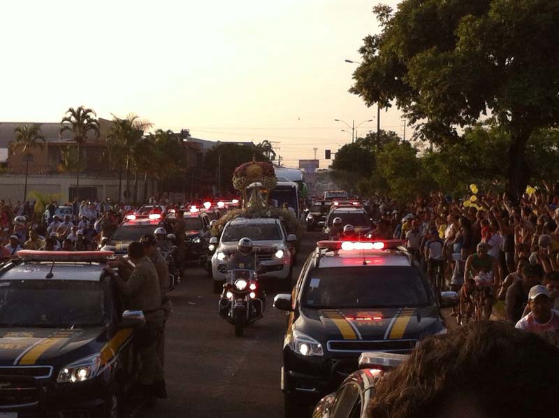 
        
            Centenas de fiéis acompanharam a Moto Romaria
        
    