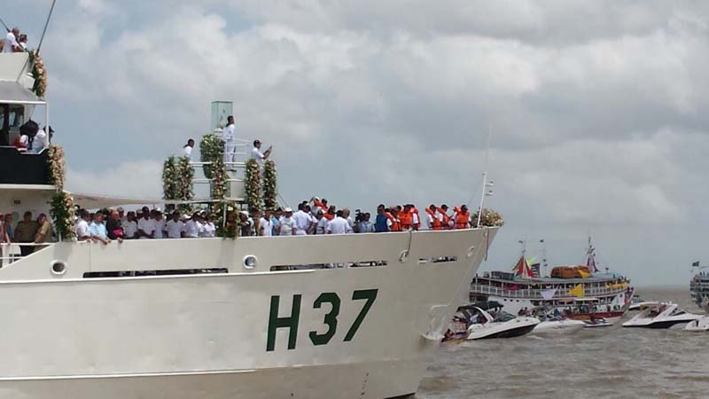 
        
            Romaria Fluvial reuniu mais de 500 embarcações
        
    