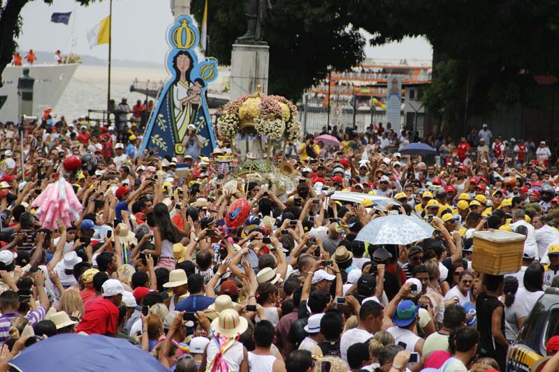 
        
            Centenas de fiéis acompanharam a Moto Romaria
        
    