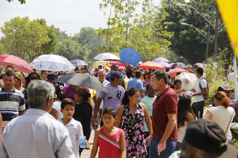 
        
            Familiares e amigos relembram entes queridos
        
    