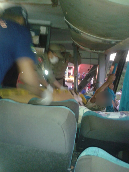 
        
            Acidente entre ônibus e caminhão deixa um morto
        
    
