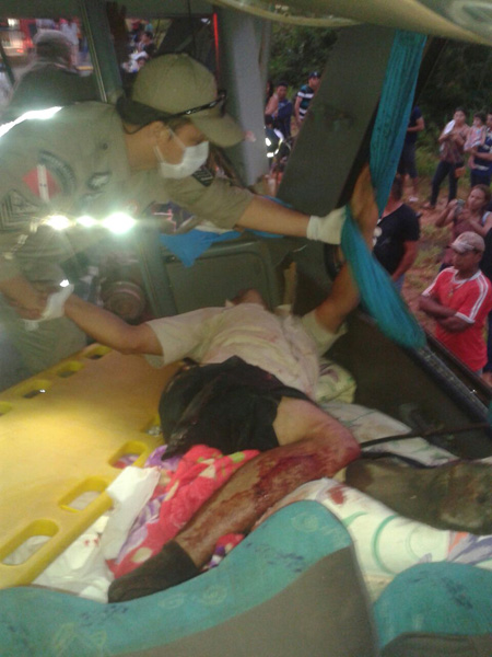 
        
            Acidente entre ônibus e caminhão deixa um morto
        
    