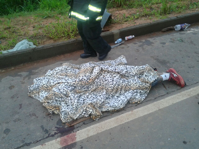 
        
            Acidente entre ônibus e caminhão deixa um morto
        
    