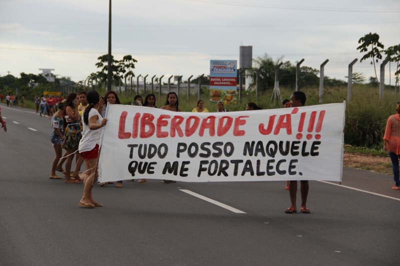 
        
            Esposas de detentos denunciam precariedade de presídios
        
    