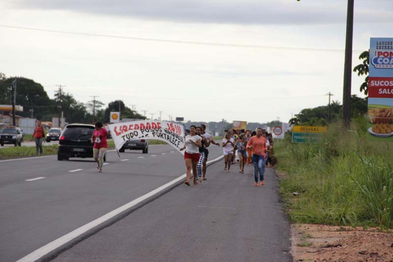 
        
            Esposas de detentos denunciam precariedade de presídios
        
    