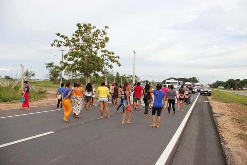 
        
            Esposas de detentos denunciam precariedade de presídios
        
    