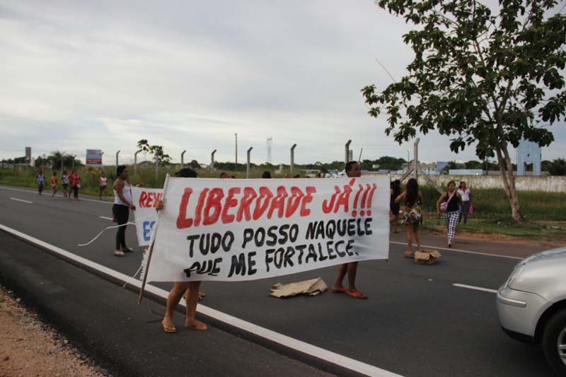 
        
            Esposas de detentos denunciam precariedade de presídios
        
    