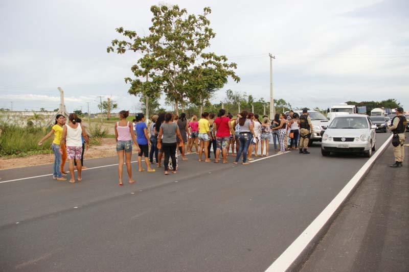 
        
            Esposas de detentos denunciam precariedade de presídios
        
    
