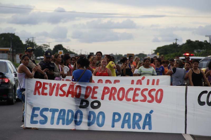 
        
            Esposas de detentos denunciam precariedade de presídios
        
    