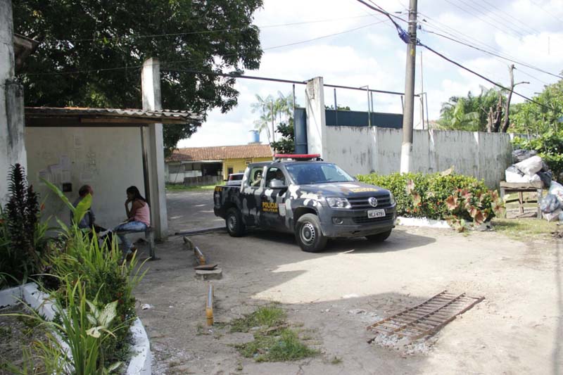 Detentas fazem motim e greve de fome no CRF