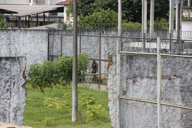 
        
            Detentas fazem motim e greve de fome no CRF 
        
    