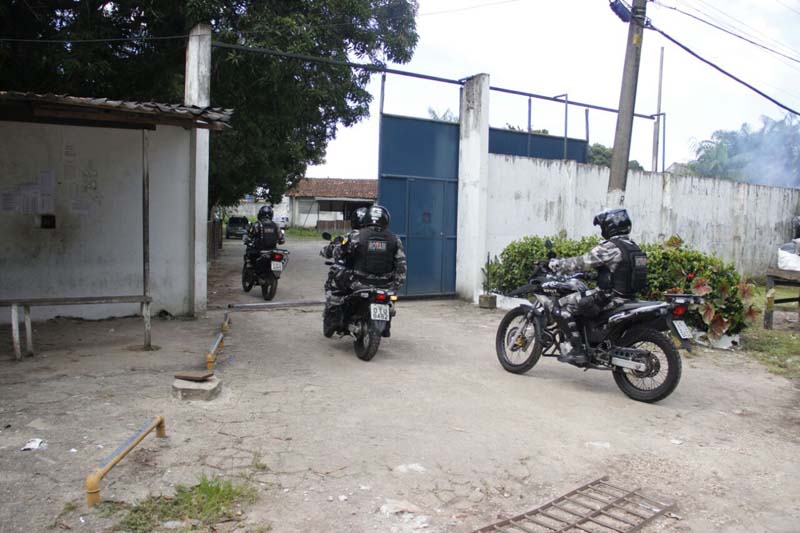 
        
            Detentas fazem motim e greve de fome no CRF 
        
    