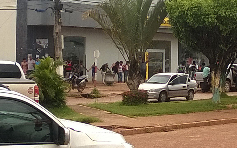 
        
            Bando assalta agência Banco do Brasil em São Félix do Xingu 
        
    